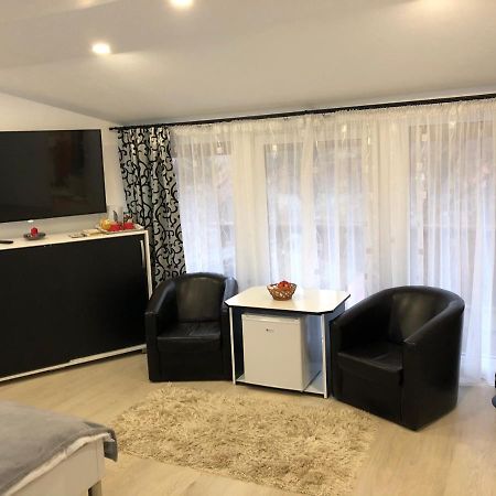 Toni Room 锡吉什瓦拉 外观 照片