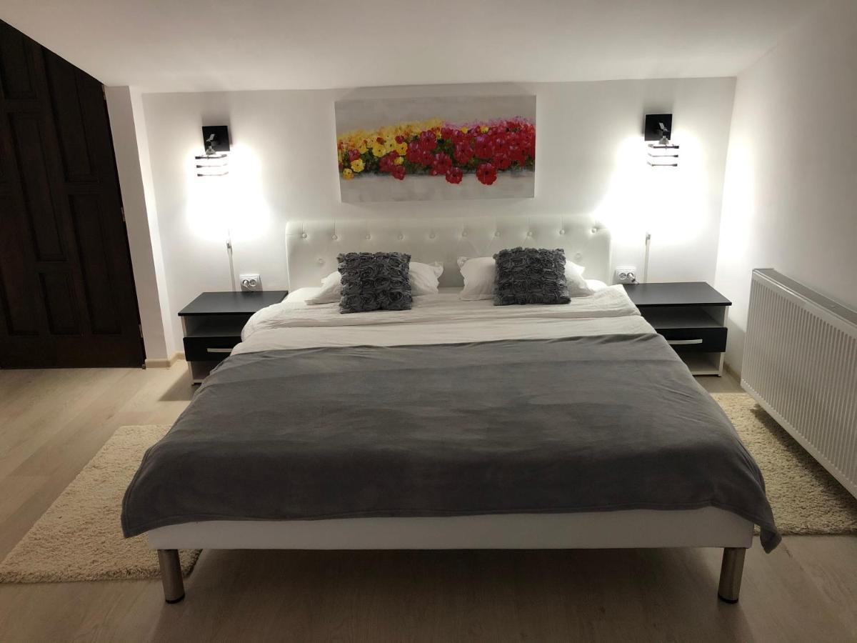 Toni Room 锡吉什瓦拉 外观 照片